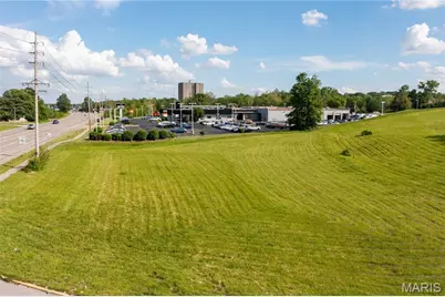 4041 7 Hills Drive, Florissant, MO 63033 - Photo 3