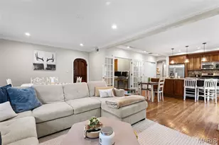 7520 Buckingham Dr, Saint Louis, MO 63105 - Photo 3