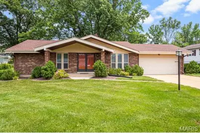 5100 Heathfield Drive, Saint Louis, MO 63128 - Photo 1
