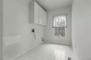 319 Carlyle Lake Dr, Creve Coeur, MO 63141 - Photo 21