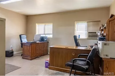 960 Highway B, Elsberry, MO 63343 - Photo 7