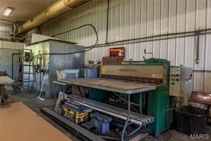 960 Hwy B, Elsberry, MO 63343 - Photo 15