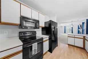 12107 Autumn Lakes Dr, Maryland Heights, MO 63043 - Photo 7