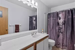 12107 Autumn Lakes Dr, Maryland Heights, MO 63043 - Photo 9
