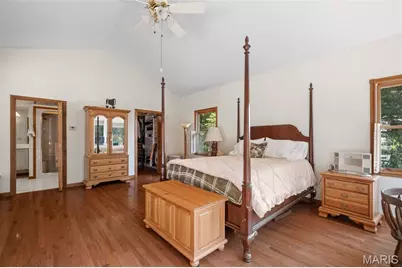 1255 Walnut Hill Farm Drive, Chesterfield, MO 63005 - Photo 17