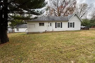 9758 Diamond Dr, Riverview, MO 63137 - Photo 5