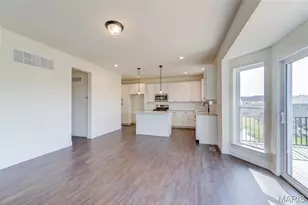 2025 Maryland Oaks Cir, Maryland Heights, MO 63146 - Photo 15