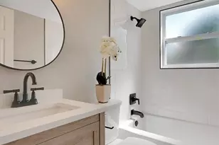 6910 Colonial Woods Dr, Saint Louis, MO 63129 - Photo 11