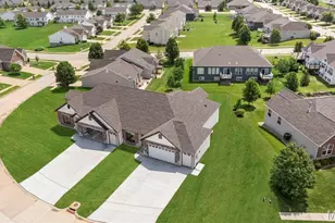 227 Pierce View Cir, Wentzville, MO 63385 - Photo 3