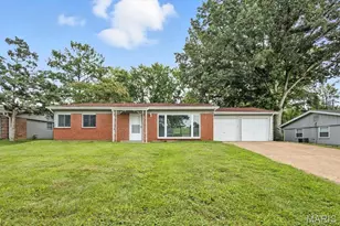 1018 Tempo Dr, Saint Louis, MO 63146 - Photo 1