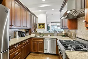 8025 Maryland Ave, Saint Louis, MO 63105 - Photo 13