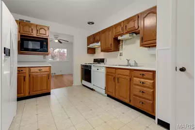 470 Hundley Drive, Florissant, MO 63031 - Photo 7