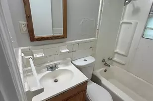 1207 Bakewell Dr, Bellefontaine Neighbors, MO 63137 - Photo 9