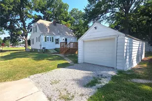 698 Center Dr, Saint Genevieve, MO 63670 - Photo 3