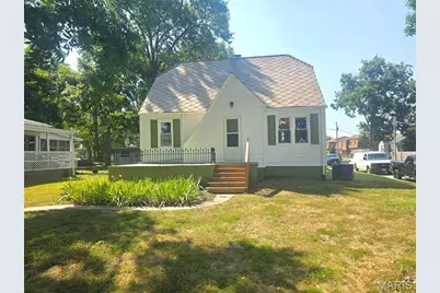 698 Center Drive, Saint Genevieve, MO 63670 - Photo 1