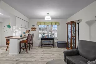 1745 Herault Pl, Saint Louis, MO 63125 - Photo 9