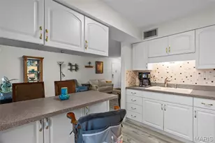 1745 Herault Pl, Saint Louis, MO 63125 - Photo 13