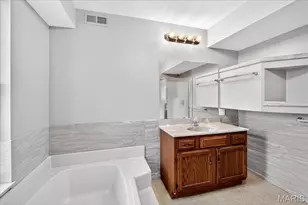 16 Midland Ave, Maryland Heights, MO 63043 - Photo 23