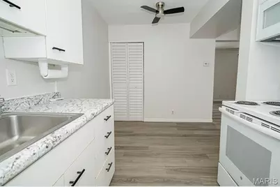 648 Coeur De Royale Drive #B, Creve Coeur, MO 63141 - Photo 5