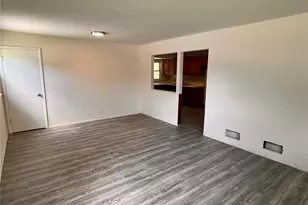 10501 Lilac Ave, Saint Louis, MO 63137 - Photo 5