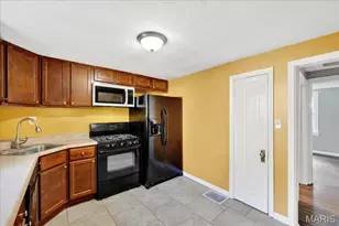 9386 Golden Gate Rd, Rock Hill, MO 63144 - Photo 15