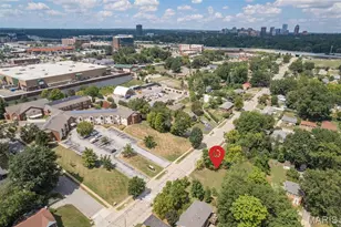 7765 Weston Pl, Saint Louis, MO 63117 - Photo 13