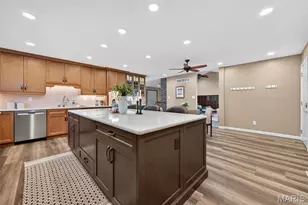 4931 Theiss Rd, Saint Louis, MO 63128 - Photo 15