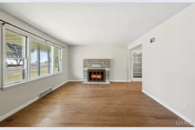 1090 Kinstern Drive, Des Peres, MO 63131 - Photo 7