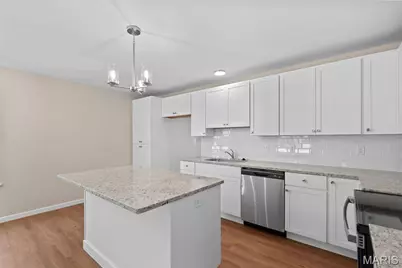 3360 Suncrest Avenue, Saint Louis, MO 63114 - Photo 7