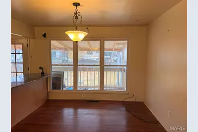 2250 Montagne Drive, Florissant, MO 63033 - Photo 3