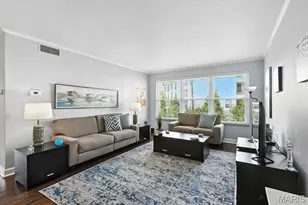 2 Delcrest Ct, University City, MO 63124 - Photo 5