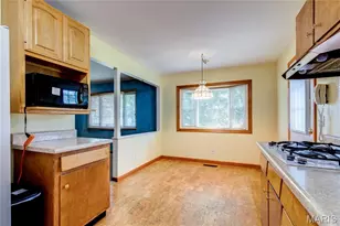100 Broadmere Dr, Florissant, MO 63033 - Photo 7