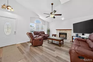 308 Cypress Point Ct, Cottleville, MO 63304 - Photo 5