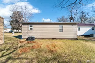 511 Dixie St, Parma, MO 63870 - Photo 3