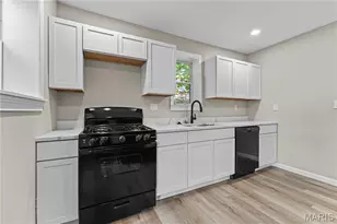6908 Alberici Ave, Saint Louis, MO 63121 - Photo 9