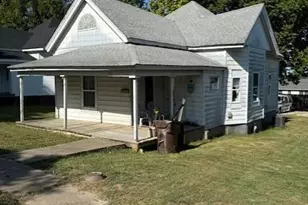 410 N 5th St, Elsberry, MO 63343 - Photo 1