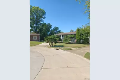 2229 Murray Forest Drive, Maryland Heights, MO 63043 - Photo 17