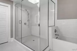 1045 S Taylor Ave, Saint Louis, MO 63110 - Photo 19