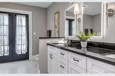 1045 S Taylor Avenue, Saint Louis, MO 63110 - Photo 17