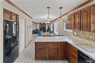 2323 Glenrich Dr, Saint Louis, MO 63129 - Photo 9