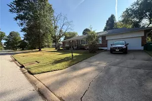 9908 Norbridge Ln, Saint Louis, MO 63137 - Photo 17