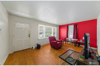 10030 McCartney Lane, Bellefontaine Neighbors, MO 63137 - Photo 3