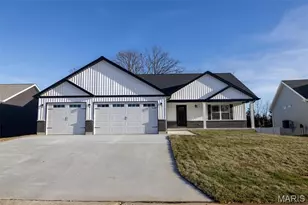 530 Hickory Knoll Dr, Troy, MO 63379 - Photo 1