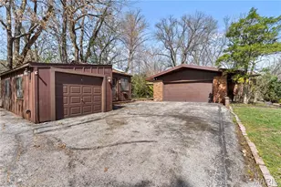 233 S Warson Rd, Ladue, MO 63124 - Photo 35