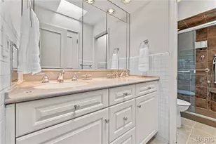 233 S Warson Rd, Ladue, MO 63124 - Photo 23