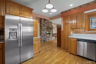 10000 Hilltop Dr, Saint Louis, MO 63128 - Photo 13