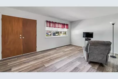 2639 Glenoak Drive, Maryland Heights, MO 63043 - Photo 11