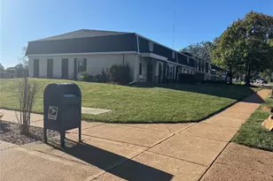 824 Dumont Pl, Mehlville, MO 63125 - Photo 5