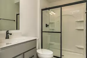 8916 Gateway Cir, Richmond Heights, MO 63144 - Photo 25