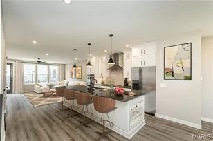 8923 Gateway Heights, Richmond Heights, MO 63144 - Photo 5